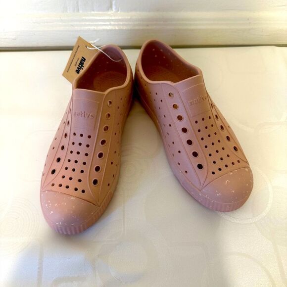 Native Perforated Slip- On water sneakers kids shoes size J-2 new - Picture 3 of 11